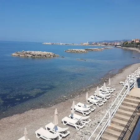 Tre Palme Aparthotel 4*