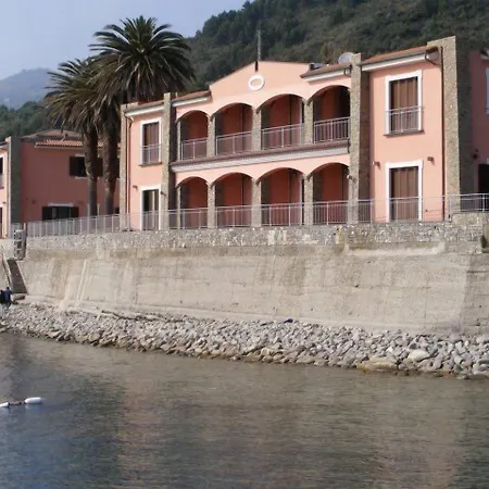 Tre Palme Aparthotel 4*